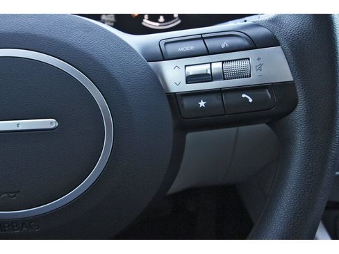 Used 2025 Hyundai Tucson SE FWD image 19