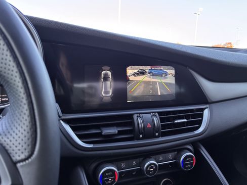 Certified 2022 Alfa Romeo Giulia Veloce image 20