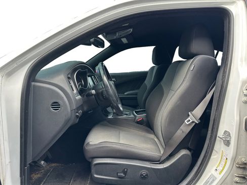 Used 2015 Dodge Charger SXT image 9