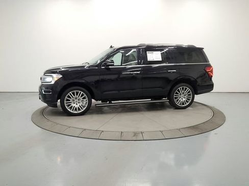 Used 2024 Ford Expedition Limited image 4
