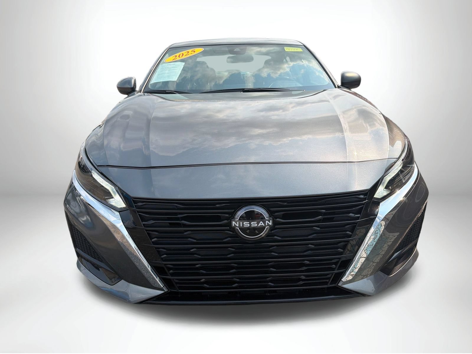 Used 2025 Nissan Altima 2.5 SV FWD image 10