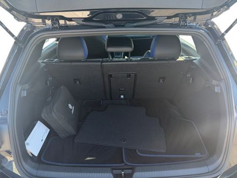 Used 2024 Volkswagen Golf R image 36