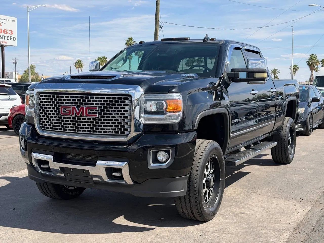 Used 2017 GMC Sierra 2500 Denali w/ Duramax Plus Package AWD/4WD image 2