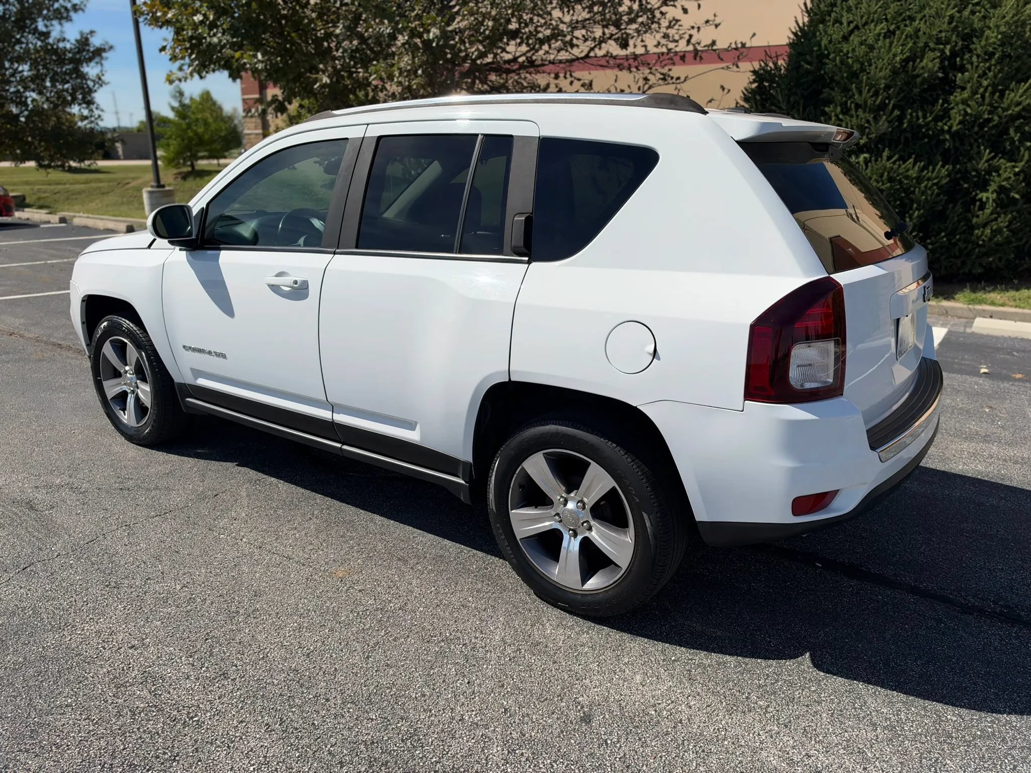 Used 2016 Jeep Compass High Altitude FWD image 3