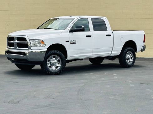 Used 2018 RAM 2500 Tradesman w/ Chrome Appearance Group AWD/4WD image 4