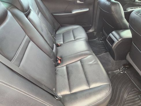 Used 2014 Toyota Camry SE w/ Moonroof Package FWD image 31