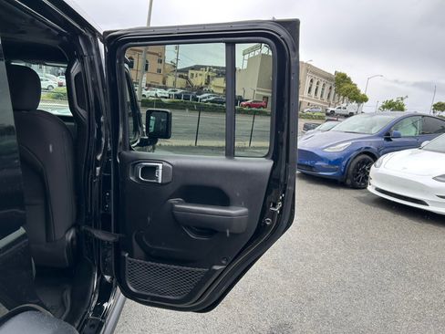 Used 2023 Jeep Wrangler Unlimited w/ Sun & Screen Package image 47