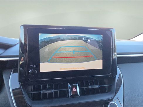 Used 2024 Toyota Corolla LE image 31