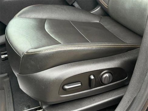 Certified 2020 GMC Terrain SLT w/ Elevation Edition image 23