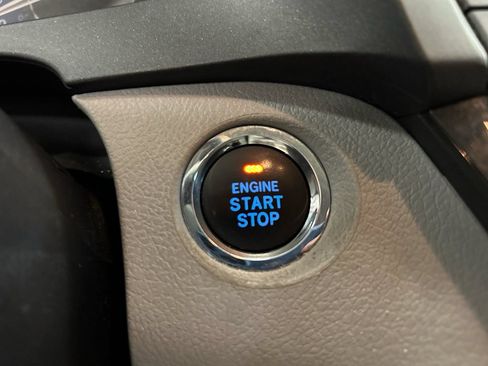 Used 2019 Toyota Sienna XLE w/ XLE Navigation Package FWD image 17