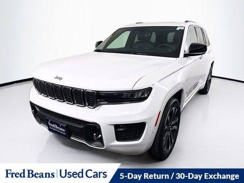 Used 2023 Jeep Grand Cherokee Overland w/ Luxury Tech Group IV AWD/4WD image 3