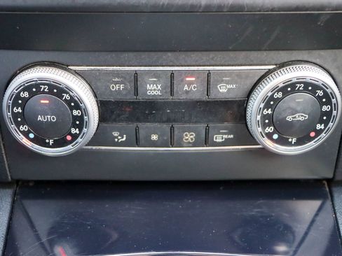 Used 2010 Mercedes-Benz GLK 350 4MATIC image 36