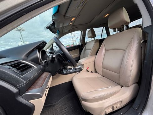 Used 2019 Subaru Outback 2.5i Limited AWD/4WD image 6