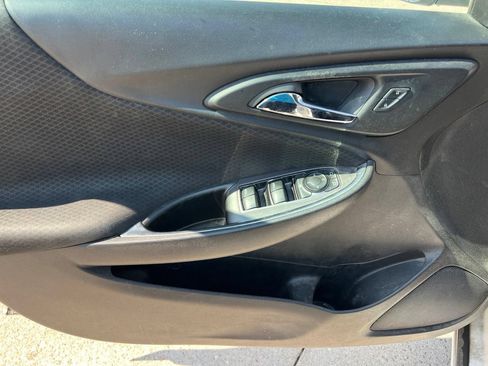 Used 2017 Chevrolet Malibu LT FWD image 12