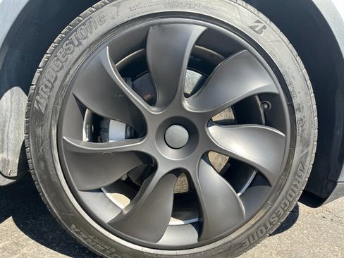 Used 2022 Tesla Model Y Long Range AWD/4WD image 35