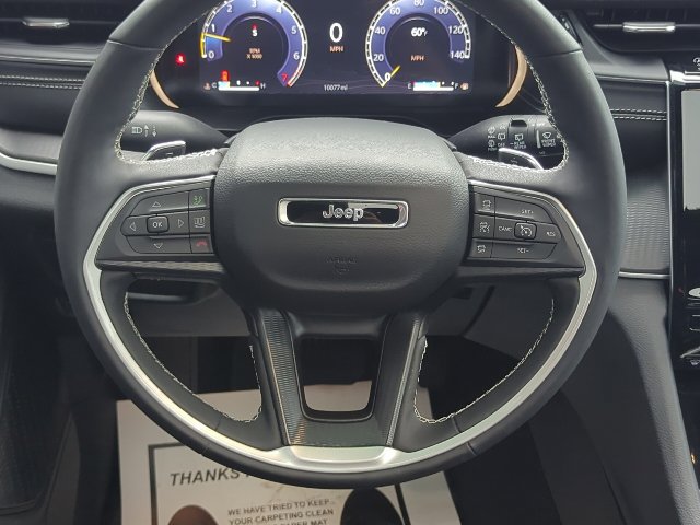 Used 2025 Jeep Grand Cherokee Altitude AWD/4WD image 8