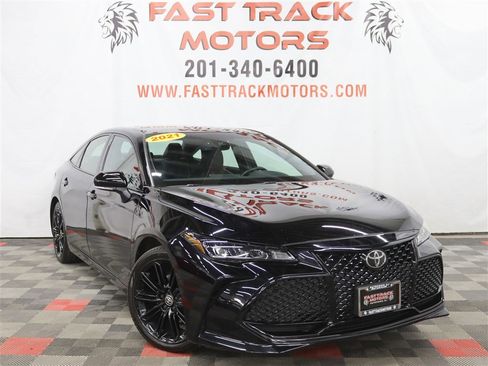 Used 2021 Toyota Avalon XSE image 3