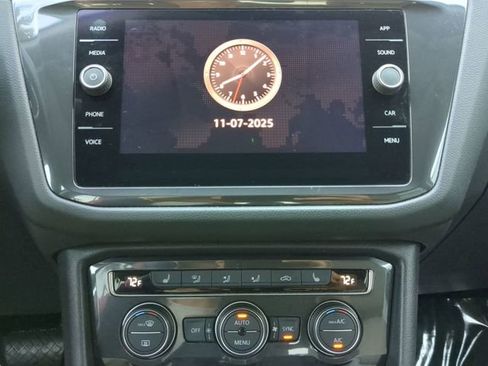 Certified 2021 Volkswagen Tiguan SE image 20