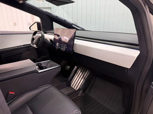 Used 2024 Tesla Cybertruck AWD Crew Cab image 12
