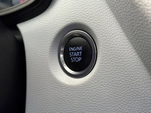 Used 2022 Toyota Corolla SE w/ SE Premium Package FWD image 32