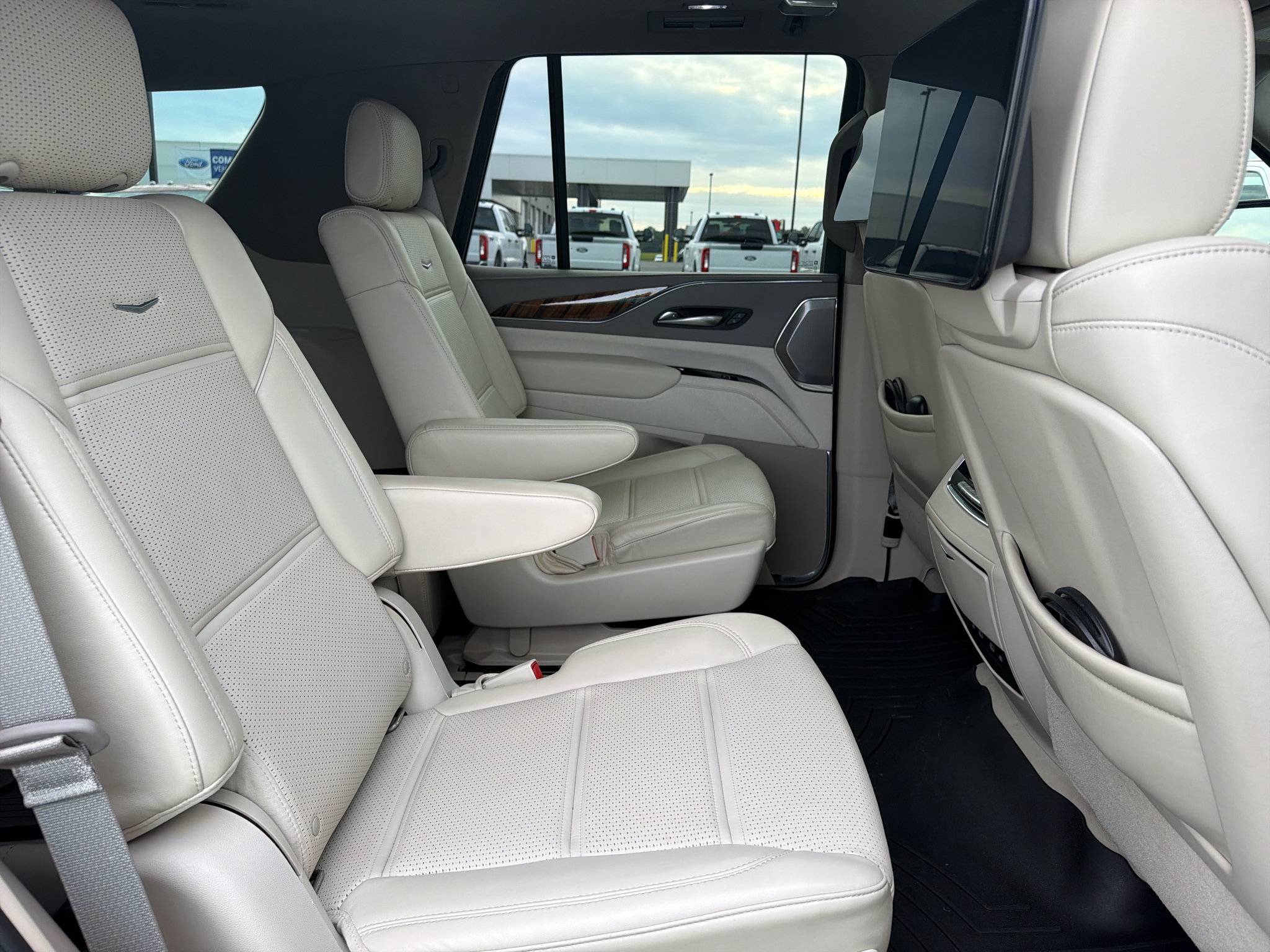 Used 2021 Cadillac Escalade Premium Luxury Platinum AWD/4WD image 24