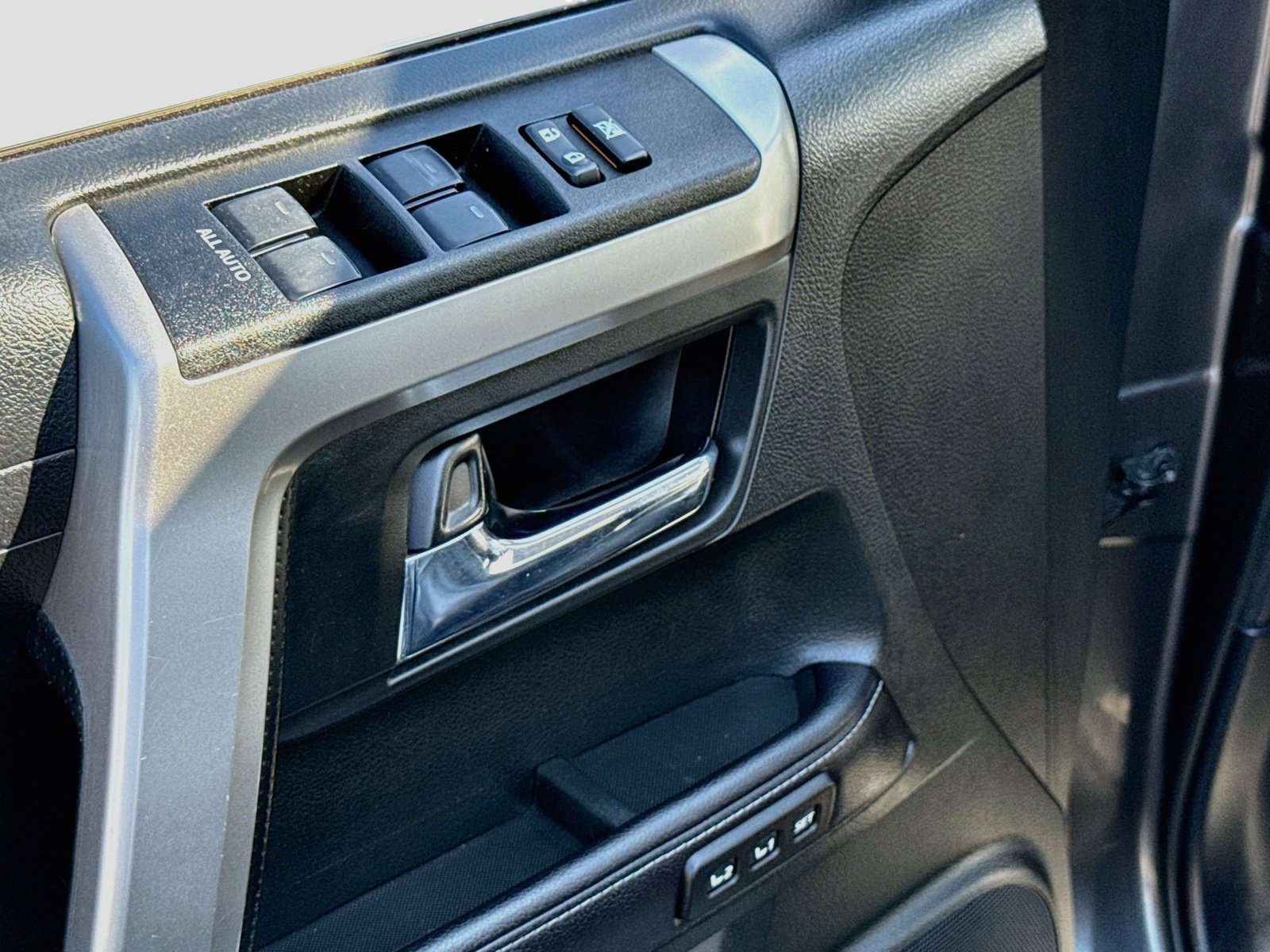 Used 2019 Toyota 4Runner Limited AWD/4WD image 10