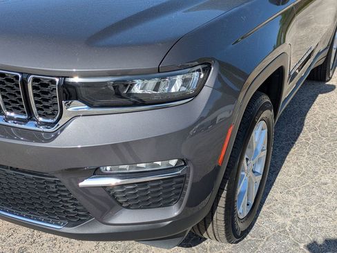 Used 2023 Jeep Grand Cherokee Limited AWD/4WD image 9