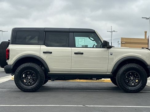 New 2026 Ford Bronco Big Bend w/ Black Diamond Package image 2