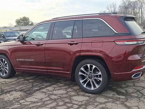 Certified 2023 Jeep Grand Cherokee Overland w/ Luxury Tech Group IV image 6