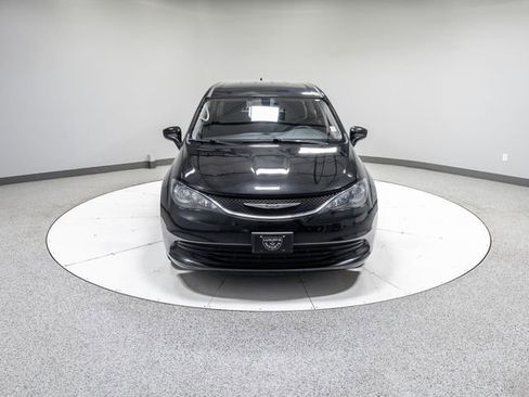Used 2020 Chrysler Voyager LX FWD image 29