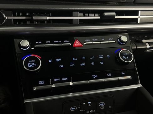 Used 2025 Hyundai Santa Fe SEL image 18