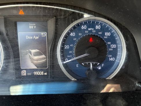 Used 2017 Toyota Camry XLE FWD image 17