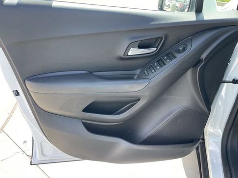 Used 2020 Chevrolet Trax LT w/ LT Convenience Package FWD image 20