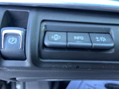 Used 2013 Cadillac XTS Premium image 18