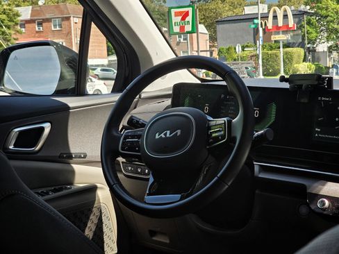 Used 2026 Kia Carnival EX FWD image 25