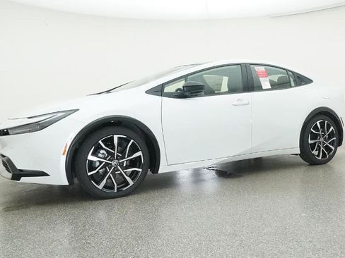 New 2026 Toyota Prius Plug-In Hybrid FWD image 8
