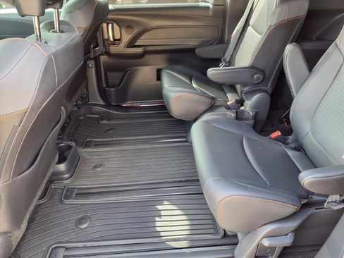 Used 2021 Toyota Sienna XSE image 12