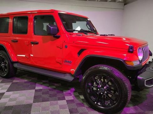 Used 2025 Jeep Wrangler Unlimited Sahara image 25