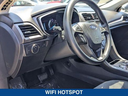 Used 2019 Ford Fusion SE FWD image 12