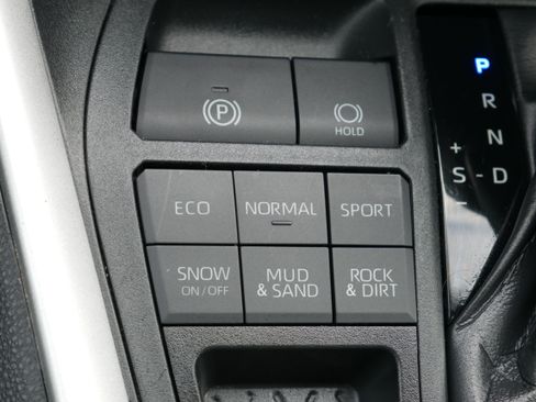 Used 2019 Toyota RAV4 LE w/ All Weather Liner Package image 21