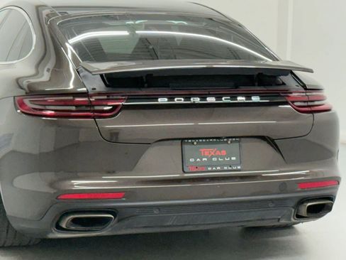 Used 2020 Porsche Panamera image 48