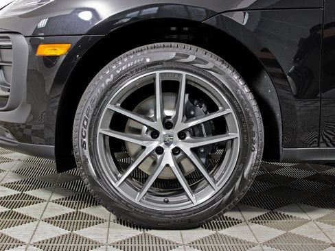 New 2026 Porsche Macan image 39