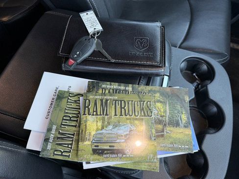 Used 2017 RAM 1500 Laramie AWD/4WD image 16