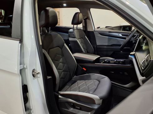 Used 2024 Volkswagen Atlas Peak Edition SEL AWD/4WD image 26