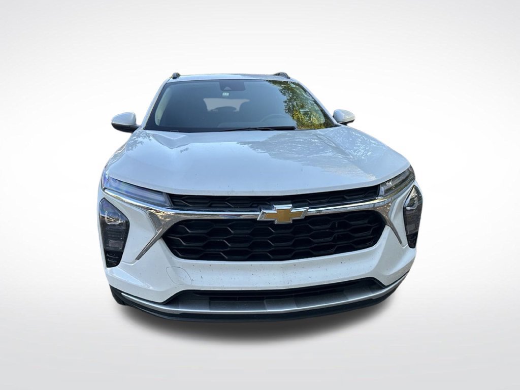 Used 2024 Chevrolet Trax LT w/ LT Convenience Package FWD image 9