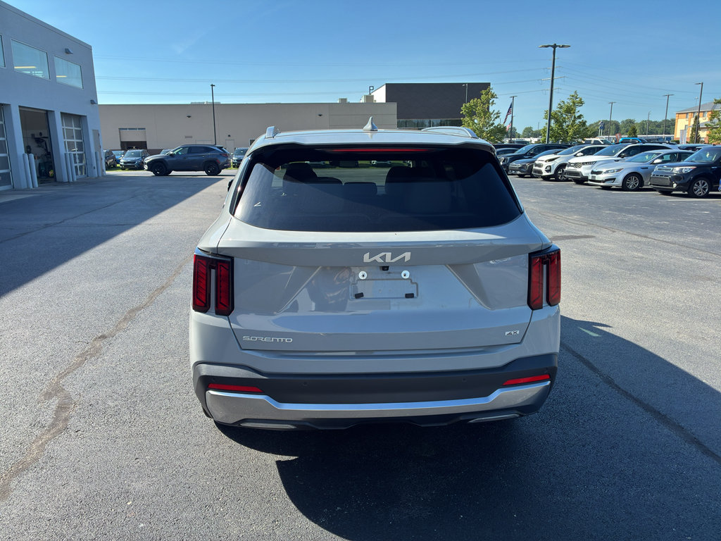 Used 2025 Kia Sorento S w/ Panoramic Sunroof Package AWD/4WD image 5