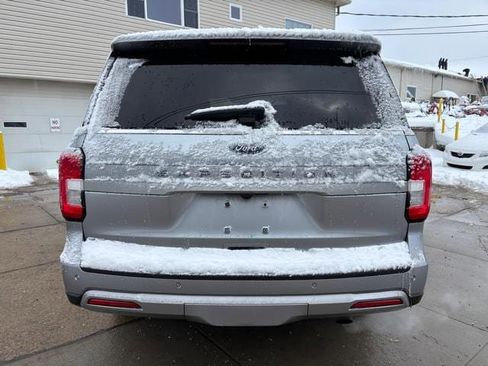 Used 2024 Ford Expedition XLT image 6