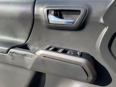 Used 2022 Toyota Tacoma TRD Sport image 21