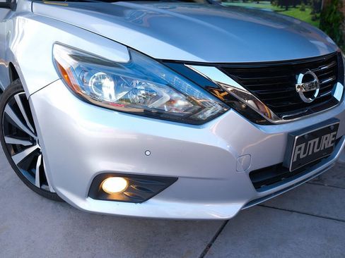 Used 2016 Nissan Altima 3.5 SL w/ 3.5 Technology Package image 7