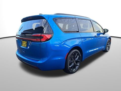 New 2026 Chrysler Pacifica Select w/ S Appearance Package image 6